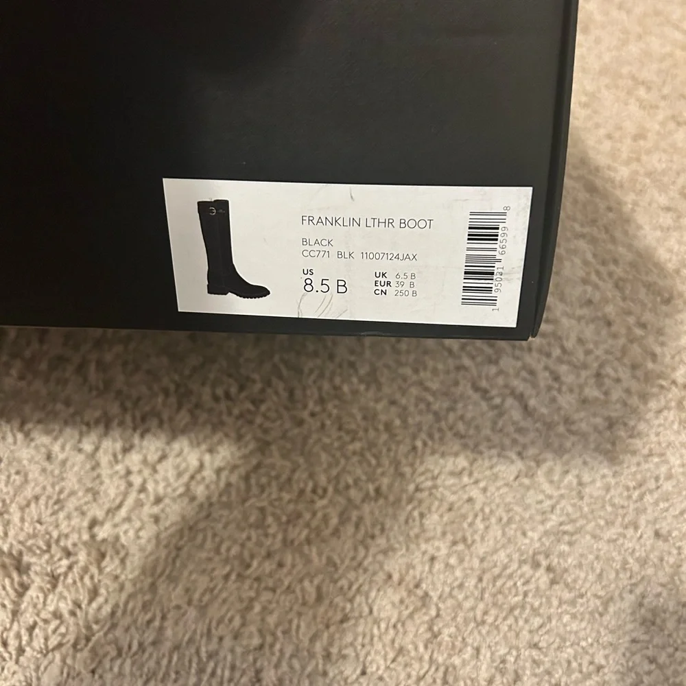 Coach Riding Boota - Picture 3 of 6